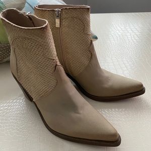 Made in Italy 🇮🇹 Ankle booties. size 8.5